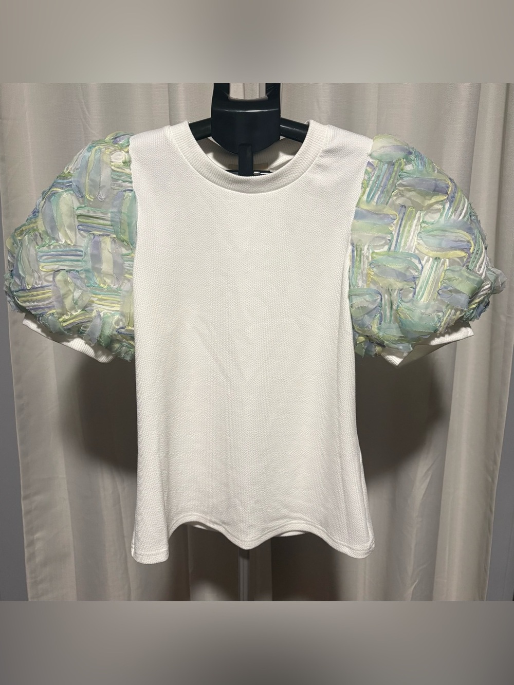 Entro Live Your Life Off White Textured Green Sleeve Puff Sleeve Size Small